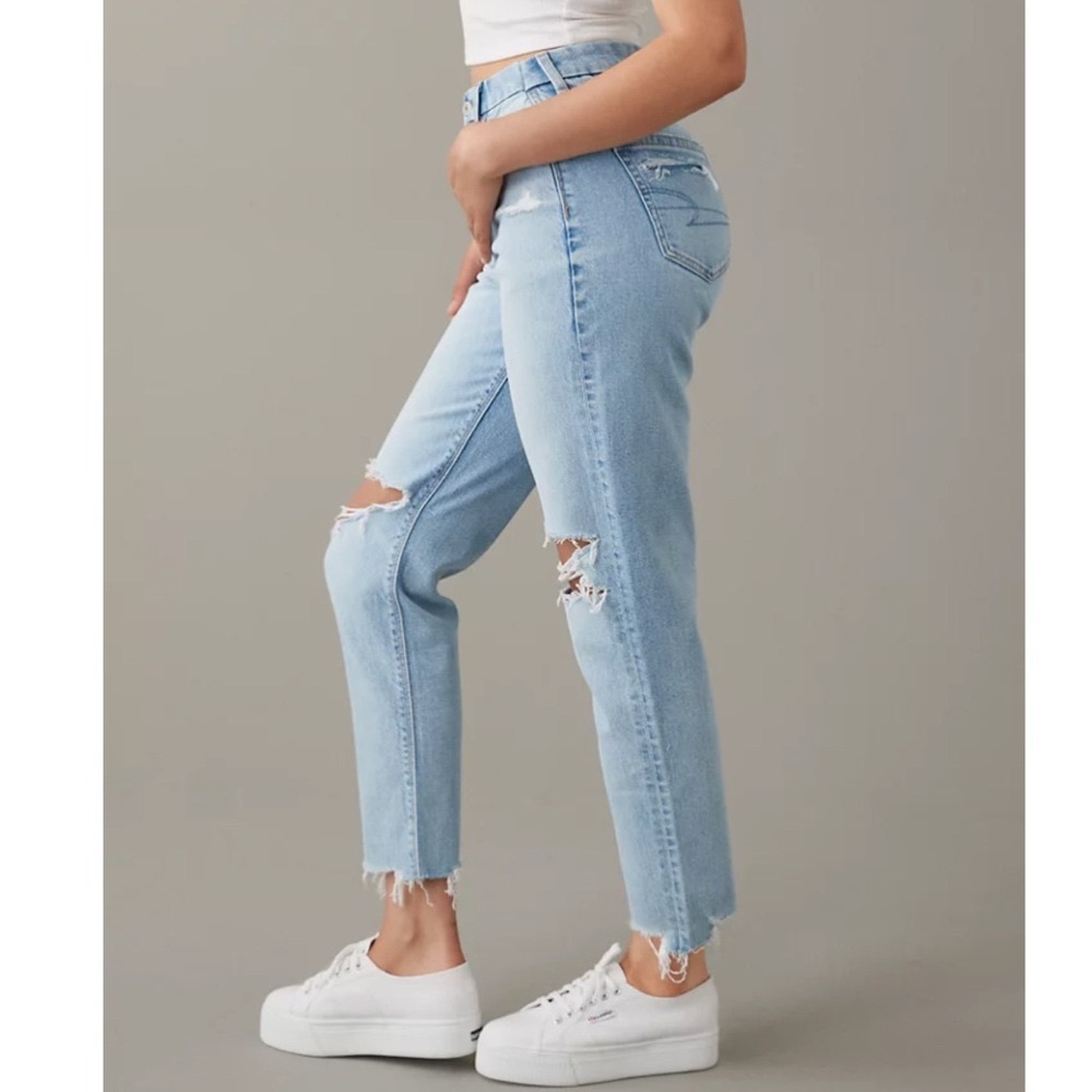 American Eagle Strigid Curvy Ripped Mom Jeans Super High Rise Size 00 or 24 NWT - Picture 3 of 10